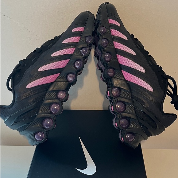 New Nike Air Max DN8 Women’s Size 6.5 Men’s Size 5 Black and Pink Shoes In Box - Picture 8 of 10